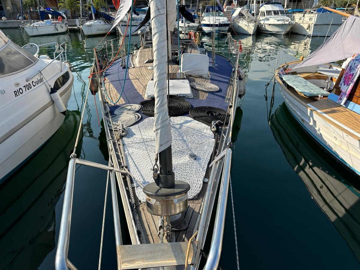 Unique Wooden Sail Yacht + 2 Bikes Included! Hotel Сант Адриа де Бесос Екстериор снимка