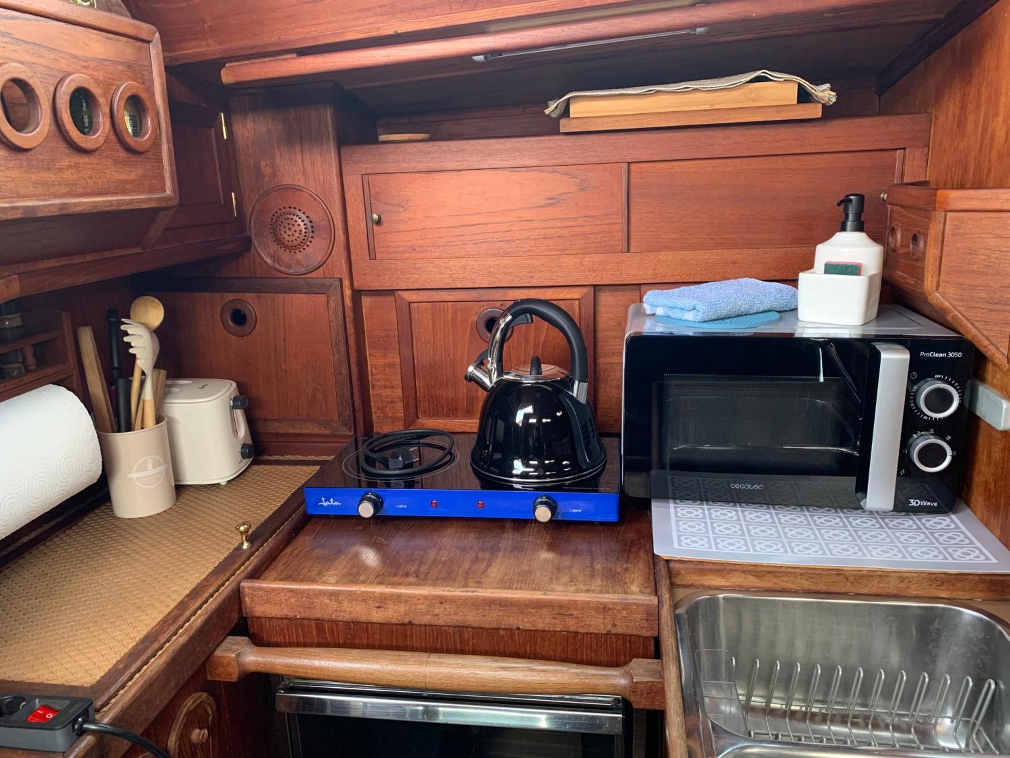 Unique Wooden Sail Yacht + 2 Bikes Included! Hotel Сант Адриа де Бесос Екстериор снимка